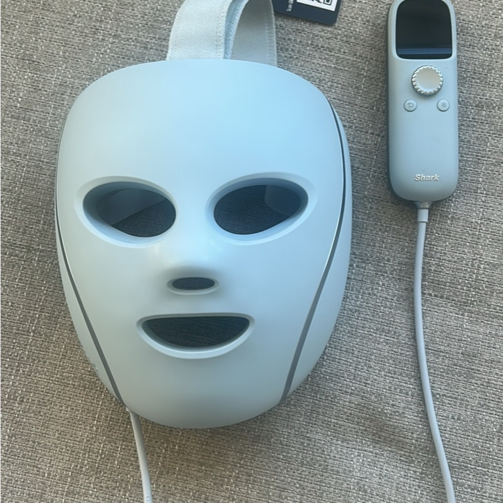 Shark Light Therapy Mask with Remote